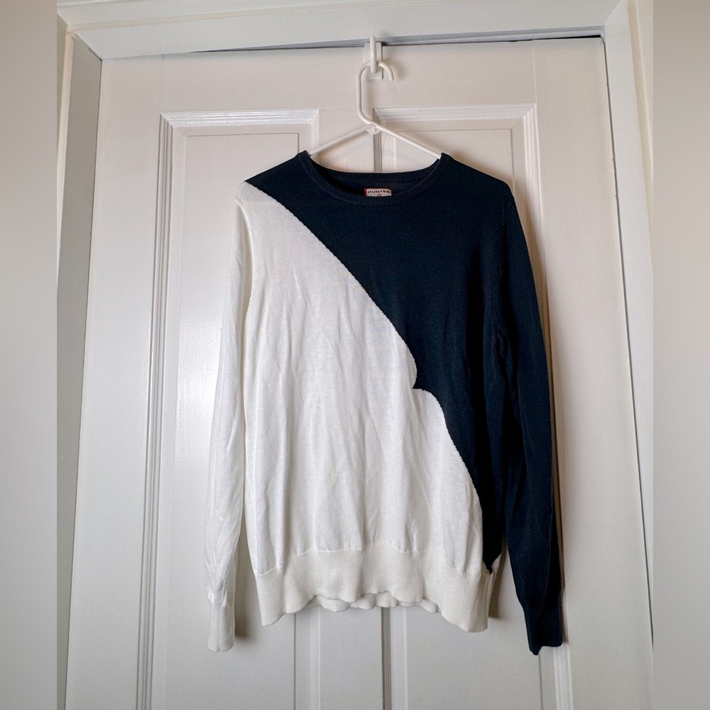 Hunter navy and white sweater, never worn, size XL